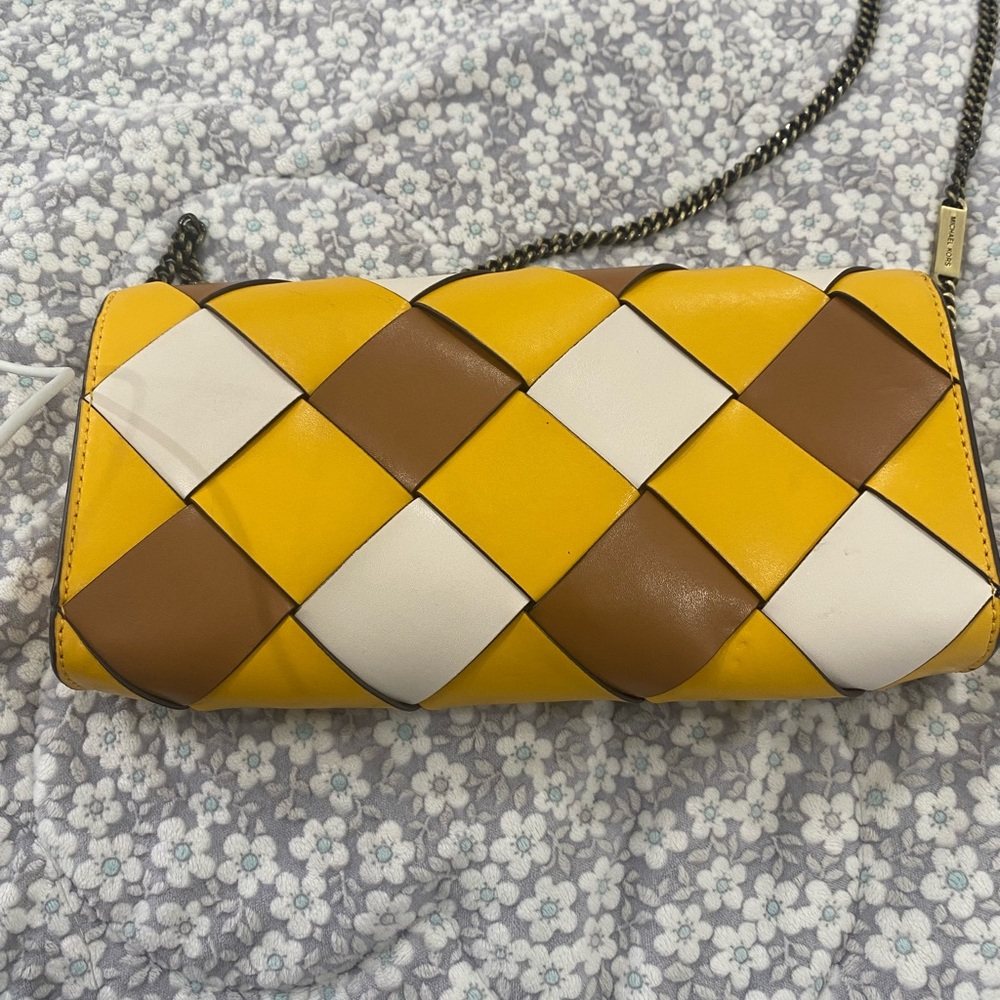 Michael Kors Mott Clutch in leather with silver-tone hardware. - Picture 4 of 7